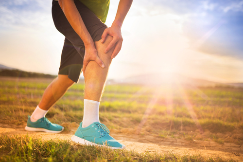 Knie verstaucht - Symptome, Ursachen und Therapie