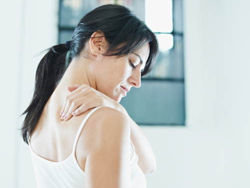 Schulterknacken – warum knacken die Schultern