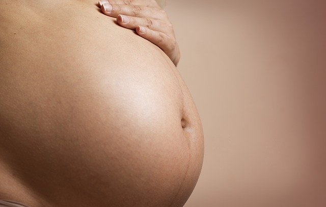Blähbauch und Schwangerschaft – Was führt genau zu Blähungen?