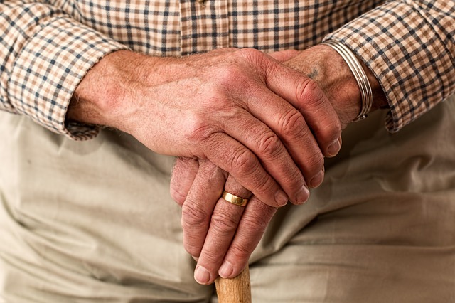 Parkinson Test – Erste Anzeichen, die auf Parkinson hindeuten können