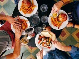 Müdigkeit nach dem Essen – Ursachen und richtige Diagnose
