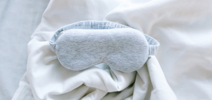 Schlafmaske als Utensil für Menschen mit Schlafapnoe